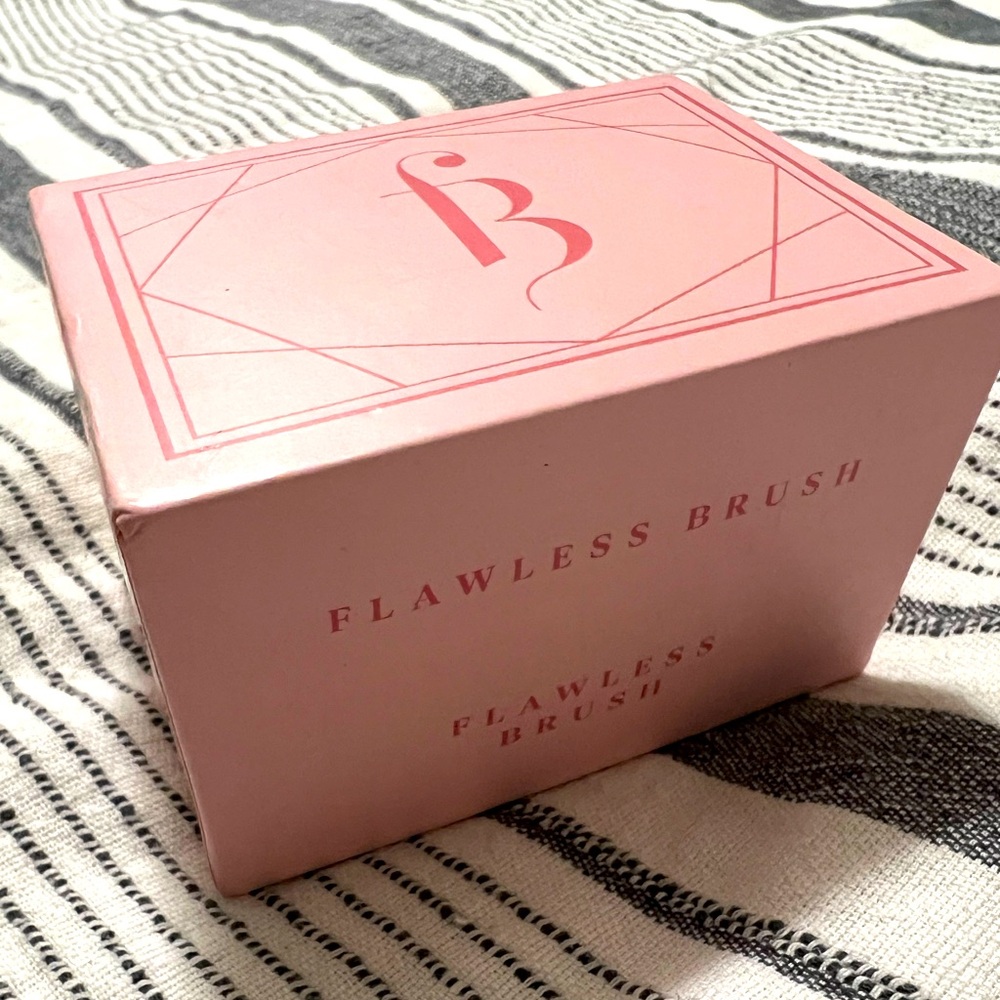 Flawless beauty brush